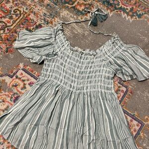 JODIFL Green Puff Sleeve Smocked Blouse